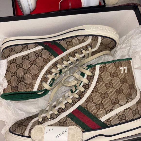 Worn 4 times , Gucci Men’s 10.5 clean with new strings - Picture 1 of 2